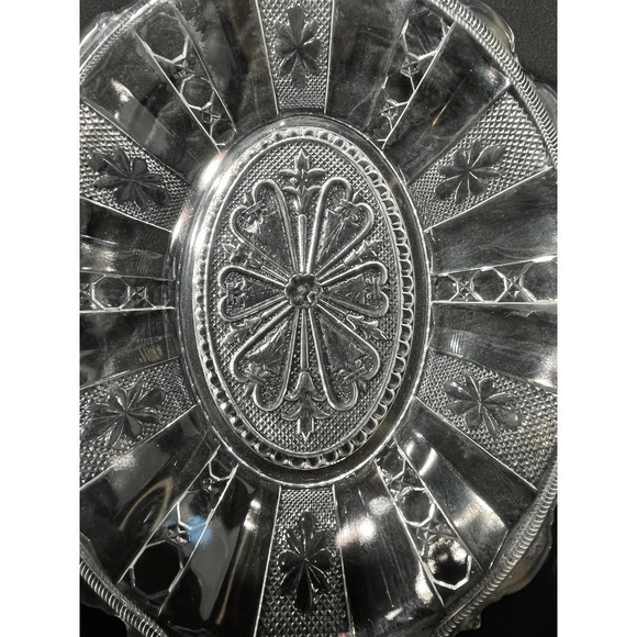 Glass Serving bowl/Tray. Scalloped edge design. Great floral print. - Picture 3 of 7